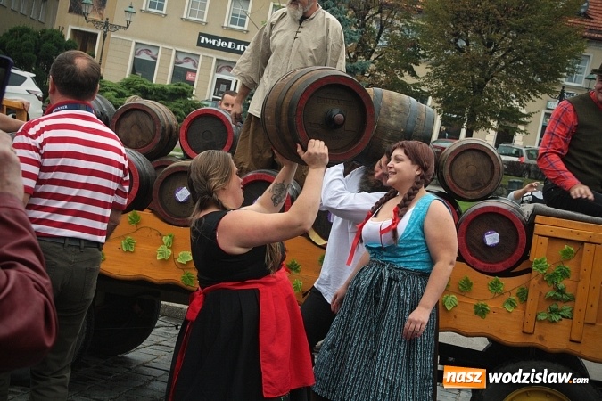 Zdjęcie w galerii na portalu naszwodzislaw.com: Zabawa w iście bawarskim stylu. Oktoberfest w Wodzisławiu rozpocząć czas  wiadomości z regionu