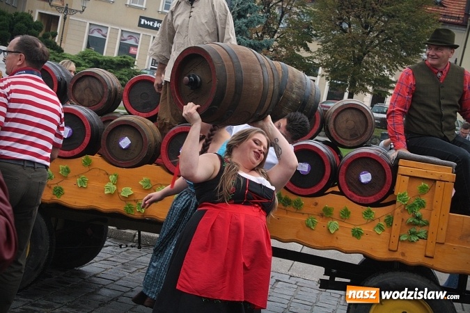 Zdjęcie w galerii na portalu naszwodzislaw.com: Zabawa w iście bawarskim stylu. Oktoberfest w Wodzisławiu rozpocząć czas  wiadomości z regionu