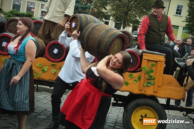 Zdjęcie w galerii na portalu naszwodzislaw.com: Zabawa w iście bawarskim stylu. Oktoberfest w Wodzisławiu rozpocząć czas  wiadomości z regionu