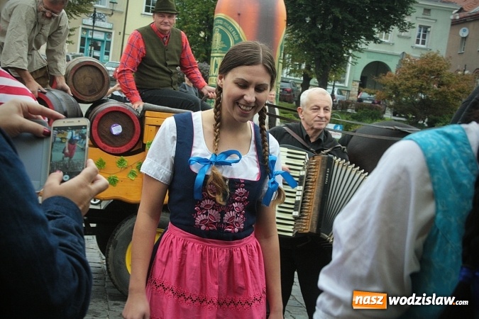 Zdjęcie w galerii na portalu naszwodzislaw.com: Zabawa w iście bawarskim stylu. Oktoberfest w Wodzisławiu rozpocząć czas  wiadomości z regionu