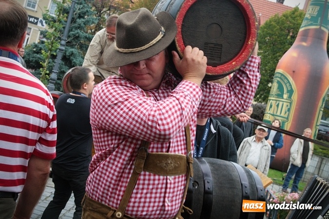 Zdjęcie w galerii na portalu naszwodzislaw.com: Zabawa w iście bawarskim stylu. Oktoberfest w Wodzisławiu rozpocząć czas  wiadomości z regionu