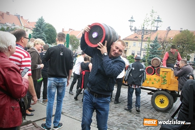 Zdjęcie w galerii na portalu naszwodzislaw.com: Zabawa w iście bawarskim stylu. Oktoberfest w Wodzisławiu rozpocząć czas  wiadomości z regionu