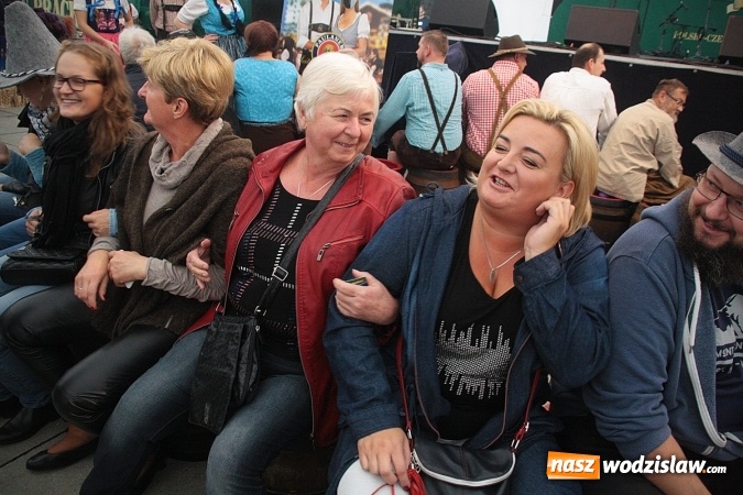 Zdjęcie w galerii na portalu naszwodzislaw.com: Zabawa w iście bawarskim stylu. Oktoberfest w Wodzisławiu rozpocząć czas  wiadomości z regionu