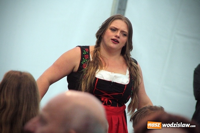 Zdjęcie w galerii na portalu naszwodzislaw.com: Zabawa w iście bawarskim stylu. Oktoberfest w Wodzisławiu rozpocząć czas  wiadomości z regionu