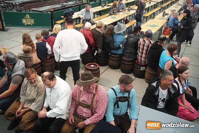 Zdjęcie w galerii na portalu naszwodzislaw.com: Zabawa w iście bawarskim stylu. Oktoberfest w Wodzisławiu rozpocząć czas  wiadomości z regionu
