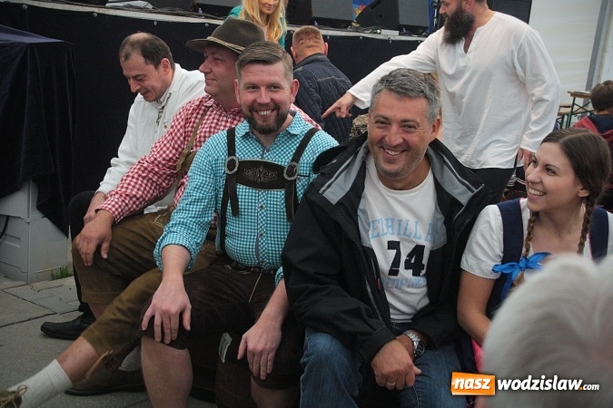 Zdjęcie w galerii na portalu naszwodzislaw.com: Zabawa w iście bawarskim stylu. Oktoberfest w Wodzisławiu rozpocząć czas  wiadomości z regionu