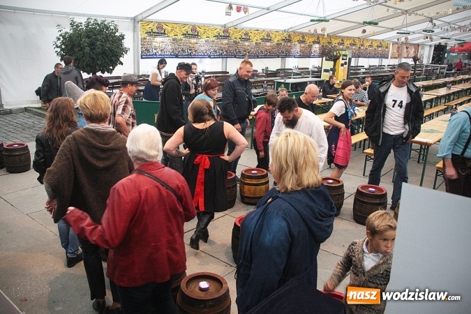 Zdjęcie w galerii na portalu naszwodzislaw.com: Zabawa w iście bawarskim stylu. Oktoberfest w Wodzisławiu rozpocząć czas  wiadomości z regionu
