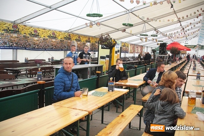 Zdjęcie w galerii na portalu naszwodzislaw.com: Zabawa w iście bawarskim stylu. Oktoberfest w Wodzisławiu rozpocząć czas  wiadomości z regionu