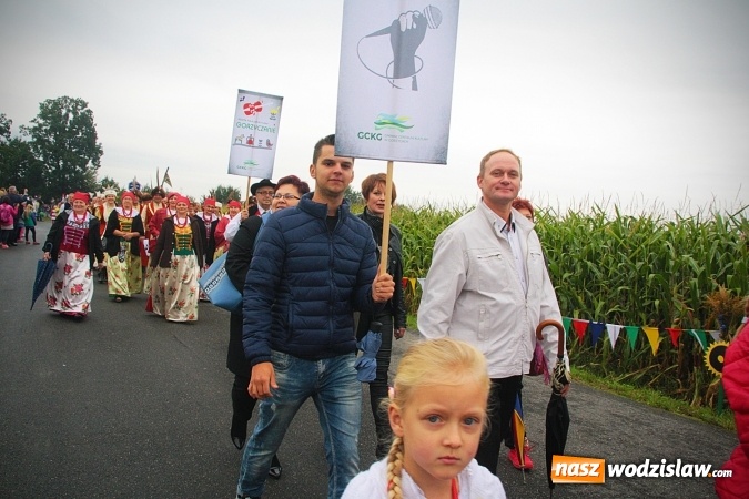 Zdjęcie w galerii na portalu naszwodzislaw.com: Koniec żniw, rolnicy świętują. Gorzyce zamykają maraton dożynkowy. ZDJĘCIA  wiadomości z regionu