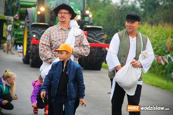 Zdjęcie w galerii na portalu naszwodzislaw.com: Koniec żniw, rolnicy świętują. Gorzyce zamykają maraton dożynkowy. ZDJĘCIA  wiadomości z regionu
