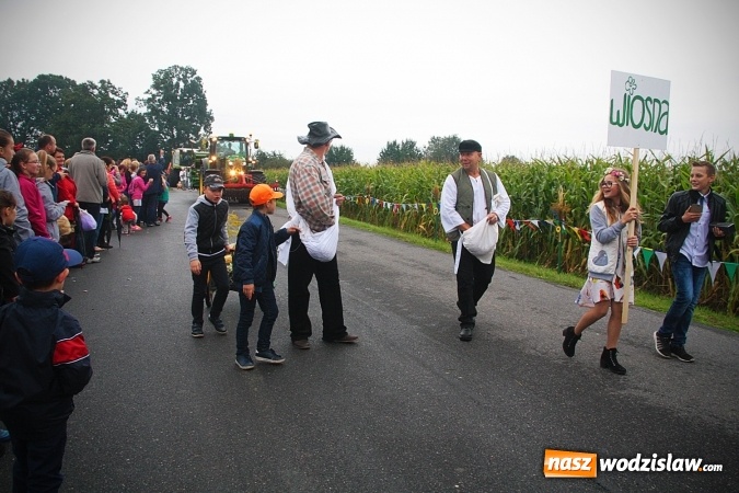Zdjęcie w galerii na portalu naszwodzislaw.com: Koniec żniw, rolnicy świętują. Gorzyce zamykają maraton dożynkowy. ZDJĘCIA  wiadomości z regionu