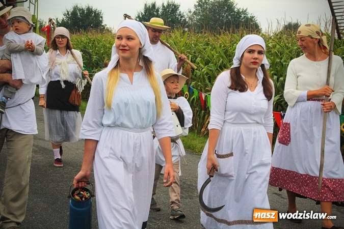 Zdjęcie w galerii na portalu naszwodzislaw.com: Koniec żniw, rolnicy świętują. Gorzyce zamykają maraton dożynkowy. ZDJĘCIA  wiadomości z regionu