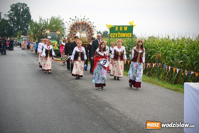 Zdjęcie w galerii na portalu naszwodzislaw.com: Koniec żniw, rolnicy świętują. Gorzyce zamykają maraton dożynkowy. ZDJĘCIA  wiadomości z regionu
