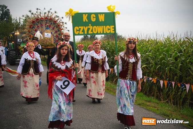 Zdjęcie w galerii na portalu naszwodzislaw.com: Koniec żniw, rolnicy świętują. Gorzyce zamykają maraton dożynkowy. ZDJĘCIA  wiadomości z regionu