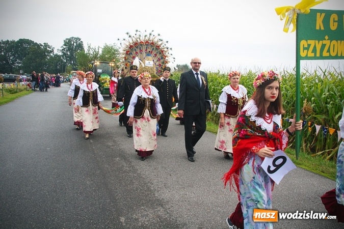 Zdjęcie w galerii na portalu naszwodzislaw.com: Koniec żniw, rolnicy świętują. Gorzyce zamykają maraton dożynkowy. ZDJĘCIA  wiadomości z regionu