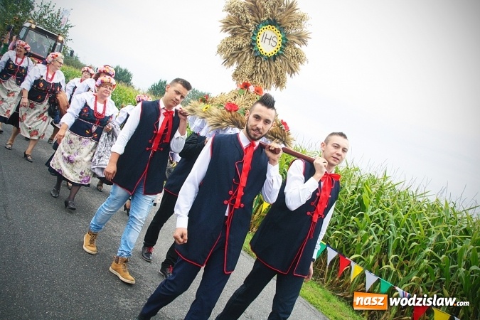Zdjęcie w galerii na portalu naszwodzislaw.com: Koniec żniw, rolnicy świętują. Gorzyce zamykają maraton dożynkowy. ZDJĘCIA  wiadomości z regionu