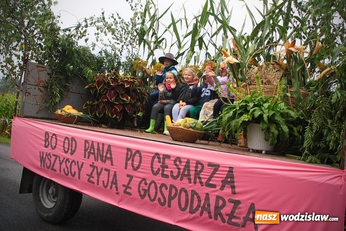 Zdjęcie w galerii na portalu naszwodzislaw.com: Koniec żniw, rolnicy świętują. Gorzyce zamykają maraton dożynkowy. ZDJĘCIA  wiadomości z regionu