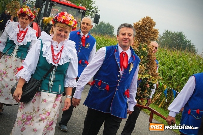Zdjęcie w galerii na portalu naszwodzislaw.com: Koniec żniw, rolnicy świętują. Gorzyce zamykają maraton dożynkowy. ZDJĘCIA  wiadomości z regionu