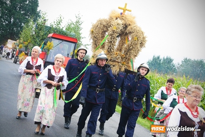 Zdjęcie w galerii na portalu naszwodzislaw.com: Koniec żniw, rolnicy świętują. Gorzyce zamykają maraton dożynkowy. ZDJĘCIA  wiadomości z regionu