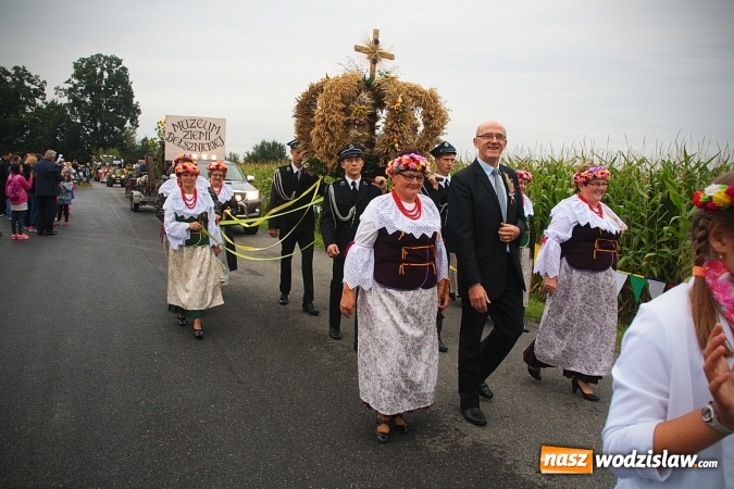 Zdjęcie w galerii na portalu naszwodzislaw.com: Koniec żniw, rolnicy świętują. Gorzyce zamykają maraton dożynkowy. ZDJĘCIA  wiadomości z regionu