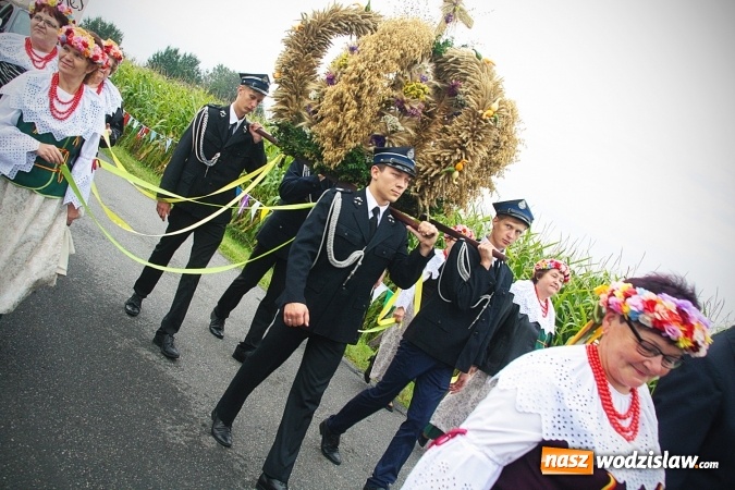Zdjęcie w galerii na portalu naszwodzislaw.com: Koniec żniw, rolnicy świętują. Gorzyce zamykają maraton dożynkowy. ZDJĘCIA  wiadomości z regionu