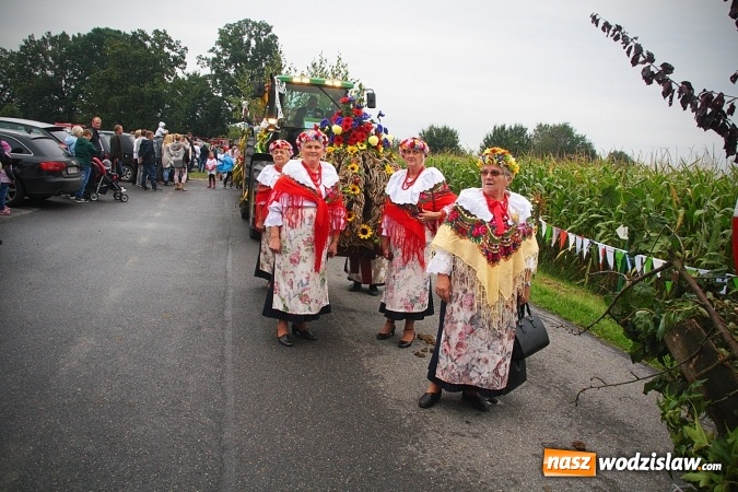 Zdjęcie w galerii na portalu naszwodzislaw.com: Koniec żniw, rolnicy świętują. Gorzyce zamykają maraton dożynkowy. ZDJĘCIA  wiadomości z regionu