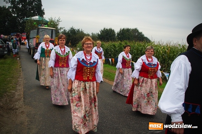 Zdjęcie w galerii na portalu naszwodzislaw.com: Koniec żniw, rolnicy świętują. Gorzyce zamykają maraton dożynkowy. ZDJĘCIA  wiadomości z regionu