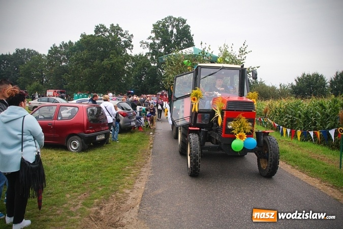 Zdjęcie w galerii na portalu naszwodzislaw.com: Koniec żniw, rolnicy świętują. Gorzyce zamykają maraton dożynkowy. ZDJĘCIA  wiadomości z regionu