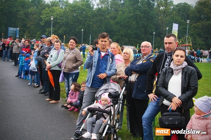 Zdjęcie w galerii na portalu naszwodzislaw.com: Koniec żniw, rolnicy świętują. Gorzyce zamykają maraton dożynkowy. ZDJĘCIA  wiadomości z regionu
