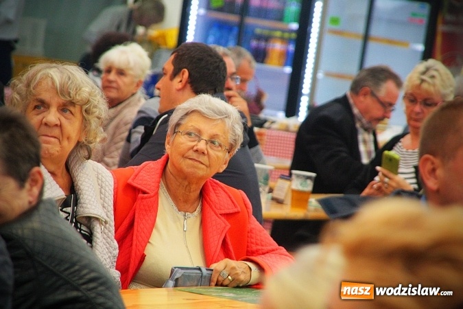 Zdjęcie w galerii na portalu naszwodzislaw.com: Dwa uderzenia i piwo się polało. Oktoberfest w Wodzisławiu trwa w najlepsze  wiadomości z regionu