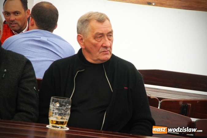 Zdjęcie w galerii na portalu naszwodzislaw.com: Dwa uderzenia i piwo się polało. Oktoberfest w Wodzisławiu trwa w najlepsze  wiadomości z regionu