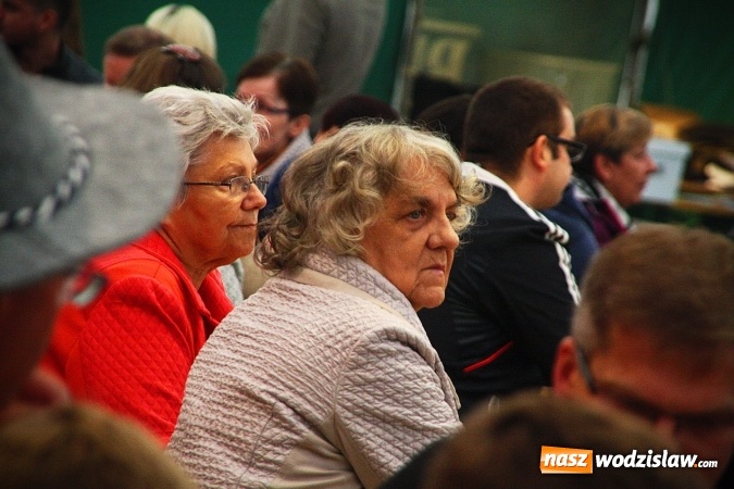 Zdjęcie w galerii na portalu naszwodzislaw.com: Dwa uderzenia i piwo się polało. Oktoberfest w Wodzisławiu trwa w najlepsze  wiadomości z regionu