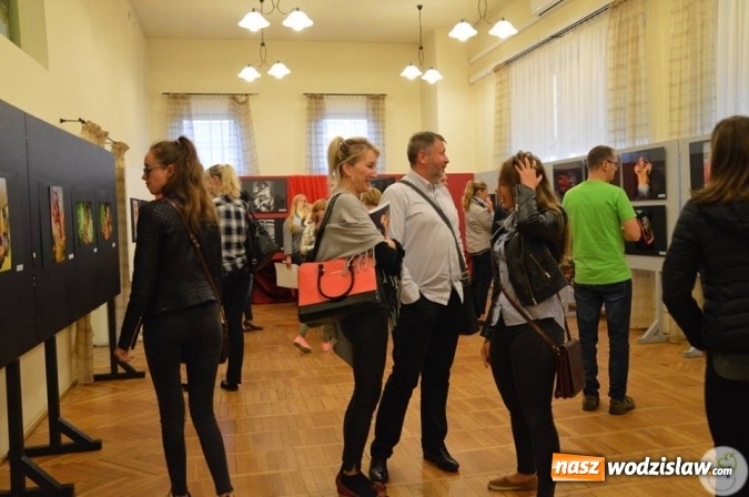 Zdjęcie w galerii na portalu naszwodzislaw.com: Obrazy na ludzkim ciele w Miejskim Ośrodku Kultury w Radlinie  wiadomości z regionu