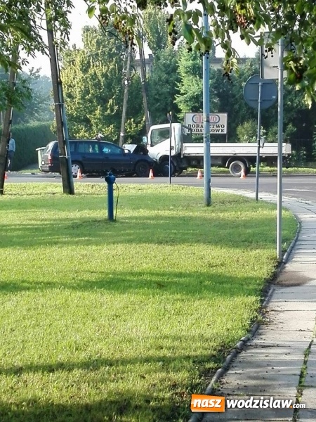 Zdjęcie w galerii na portalu naszwodzislaw.com: Pszowska-Górnicza. Doszło do zderzenia dwóch pojazdów  wiadomości z regionu