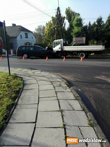 Zdjęcie w galerii na portalu naszwodzislaw.com: Pszowska-Górnicza. Doszło do zderzenia dwóch pojazdów  wiadomości z regionu
