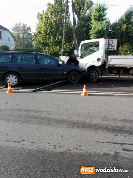 Zdjęcie w galerii na portalu naszwodzislaw.com: Pszowska-Górnicza. Doszło do zderzenia dwóch pojazdów  wiadomości z regionu