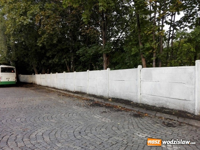 Zdjęcie w galerii na portalu naszwodzislaw.com: Rydułtowy: Graficiarze odmienią płot wiadomości z regionu