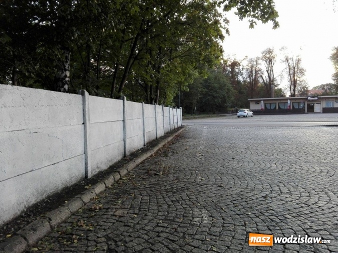 Zdjęcie w galerii na portalu naszwodzislaw.com: Rydułtowy: Graficiarze odmienią płot wiadomości z regionu