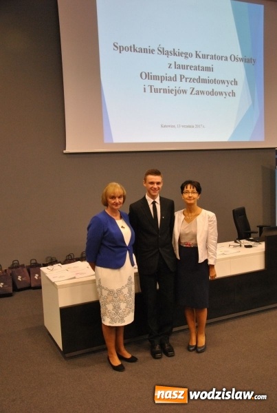 Zdjęcie w galerii na portalu naszwodzislaw.com: Kurator Oświaty spotkał się z olimpijczykami. Wśród nich byli uczniowie z naszych szkół  wiadomości z regionu