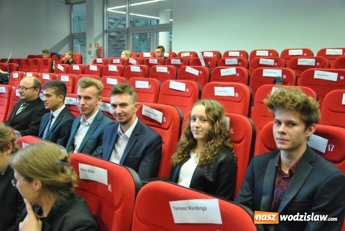 Zdjęcie w galerii na portalu naszwodzislaw.com: Kurator Oświaty spotkał się z olimpijczykami. Wśród nich byli uczniowie z naszych szkół  wiadomości z regionu