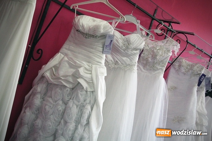 Zdjęcie w galerii na portalu naszwodzislaw.com: W tym miejscu każda, nawet najbardziej wymagająca kobieta znajdzie kreację dla siebie! Zapraszamy do rydułtowskiego salonu DIORI wiadomości z regionu