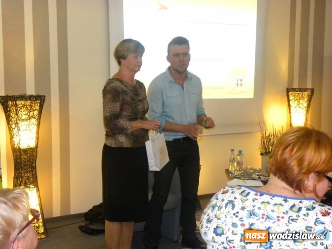 Zdjęcie w galerii na portalu naszwodzislaw.com: Poradnik Mistrzowskiego Życia. Adam Kin gościł w wodzisławskiej Bibliotece  wiadomości z regionu