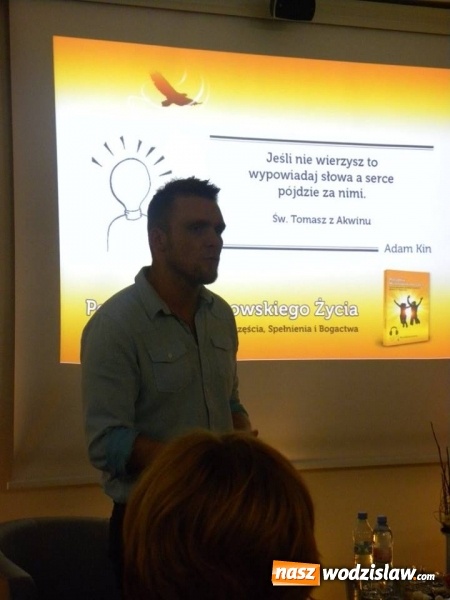 Zdjęcie w galerii na portalu naszwodzislaw.com: Poradnik Mistrzowskiego Życia. Adam Kin gościł w wodzisławskiej Bibliotece  wiadomości z regionu