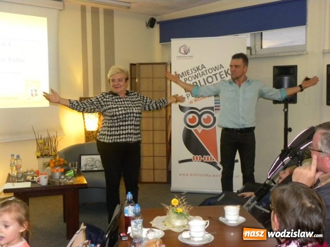 Zdjęcie w galerii na portalu naszwodzislaw.com: Poradnik Mistrzowskiego Życia. Adam Kin gościł w wodzisławskiej Bibliotece  wiadomości z regionu