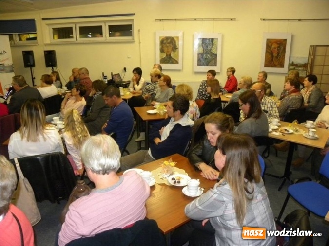 Zdjęcie w galerii na portalu naszwodzislaw.com: Poradnik Mistrzowskiego Życia. Adam Kin gościł w wodzisławskiej Bibliotece  wiadomości z regionu