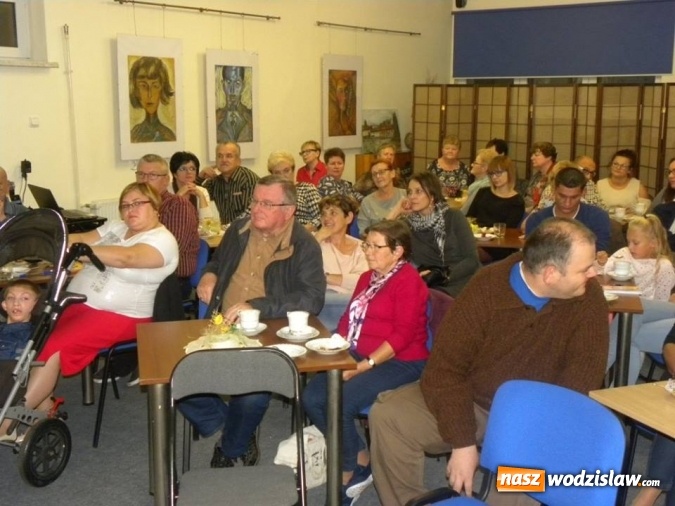 Zdjęcie w galerii na portalu naszwodzislaw.com: Poradnik Mistrzowskiego Życia. Adam Kin gościł w wodzisławskiej Bibliotece  wiadomości z regionu