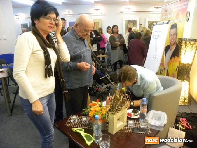 Zdjęcie w galerii na portalu naszwodzislaw.com: Poradnik Mistrzowskiego Życia. Adam Kin gościł w wodzisławskiej Bibliotece  wiadomości z regionu