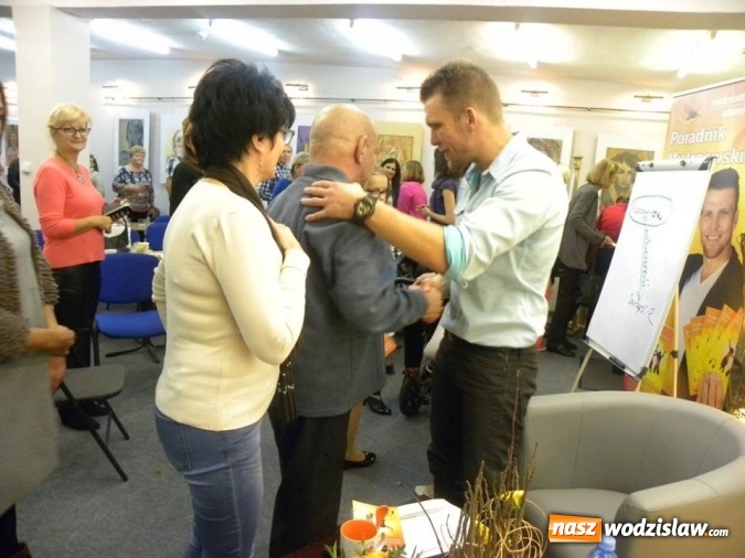 Zdjęcie w galerii na portalu naszwodzislaw.com: Poradnik Mistrzowskiego Życia. Adam Kin gościł w wodzisławskiej Bibliotece  wiadomości z regionu