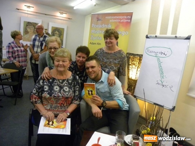 Zdjęcie w galerii na portalu naszwodzislaw.com: Poradnik Mistrzowskiego Życia. Adam Kin gościł w wodzisławskiej Bibliotece  wiadomości z regionu
