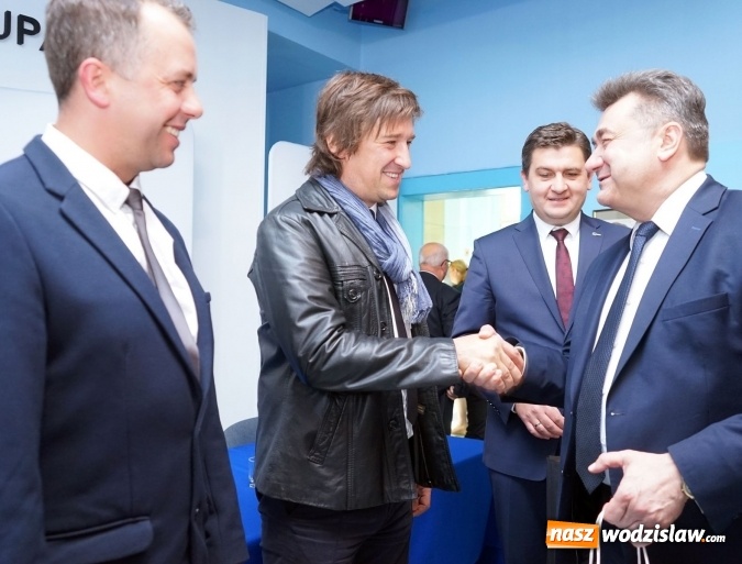 Zdjęcie w galerii na portalu naszwodzislaw.com: Znany aktor spadł z mostu Karola w Pradze. Uratowali go górnicy z Rydułtów  wiadomości z regionu